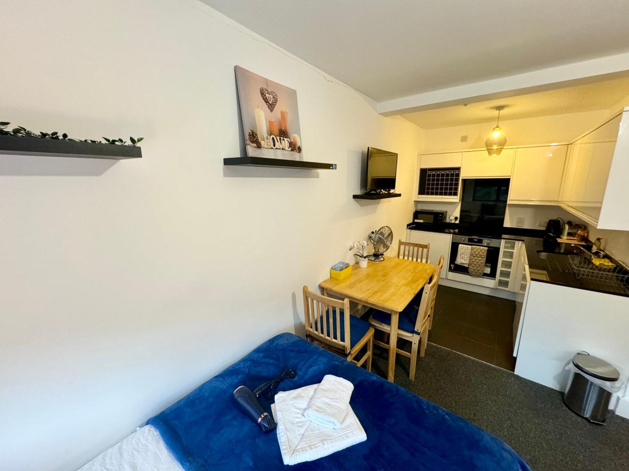 Cosmopolitan Comfort Private Bedrooms In Euston 106 Лондон Екстериор снимка